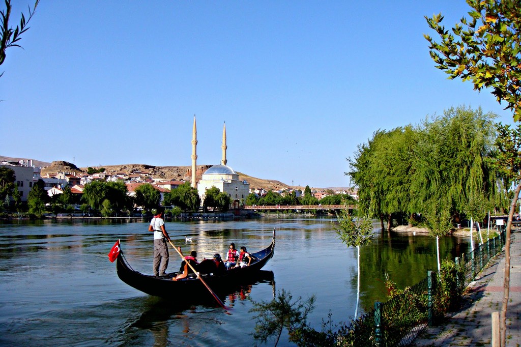 Avanos-Cappadocia-valley-turkey4